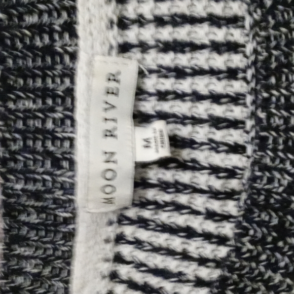 sweater - Picture 2 of 4